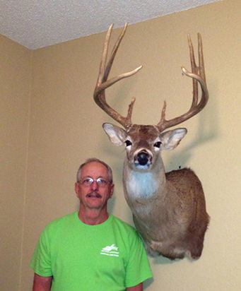 Mike McGinnis whitetail mount